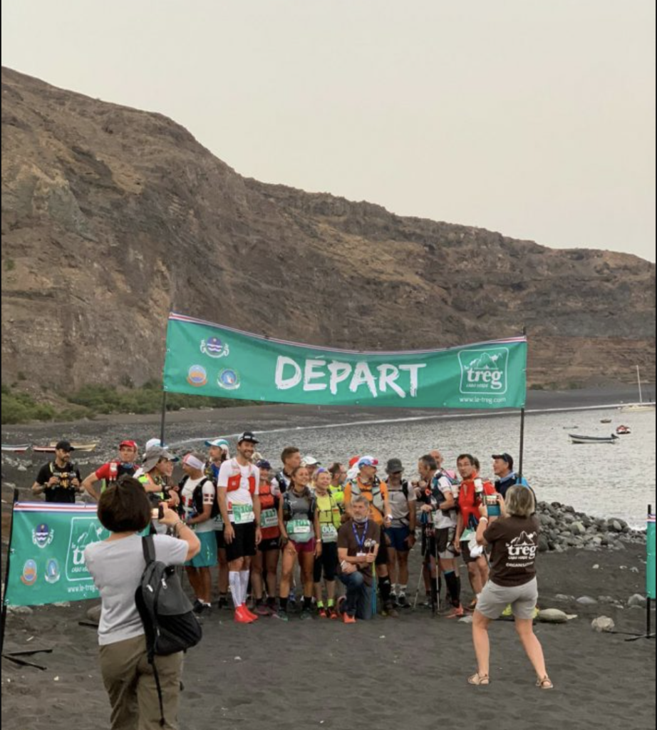 Les 26 partants, dont Manon Bohard, de la 1ère édition du Treg Cabo Verde, un ultra-trail d'une grande exigence.